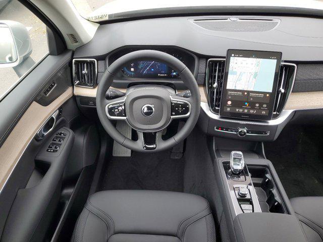 Photo of 2025 Silver Dawn Metallic Volvo XC90