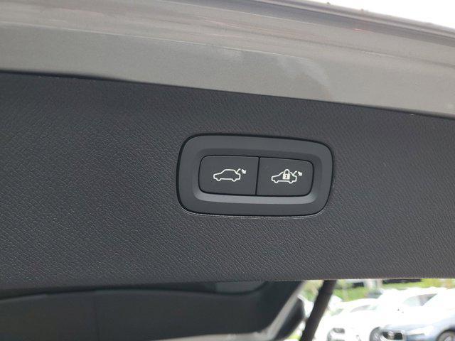 Photo of 2025 Silver Dawn Metallic Volvo XC90