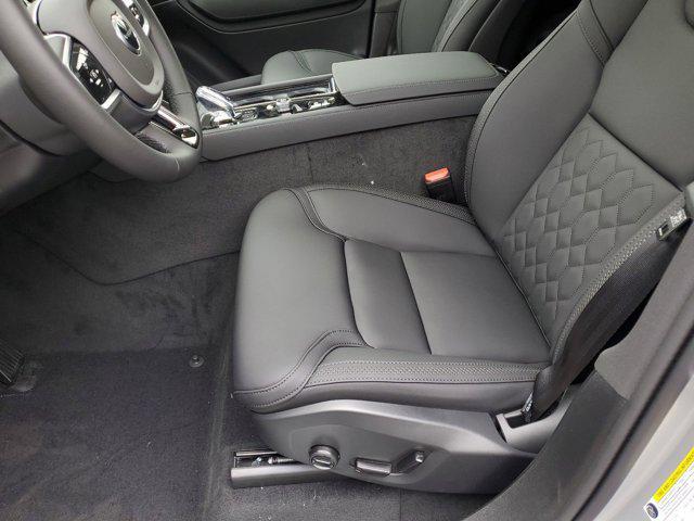 Photo of 2025 Silver Dawn Metallic Volvo XC90