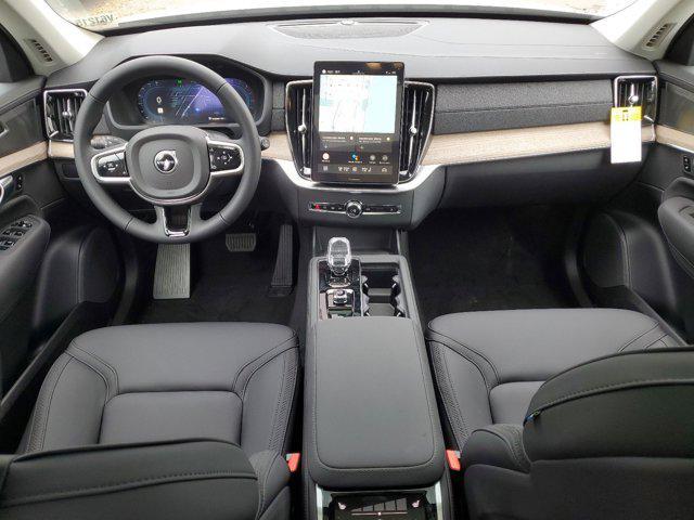 Photo of 2025 Silver Dawn Metallic Volvo XC90
