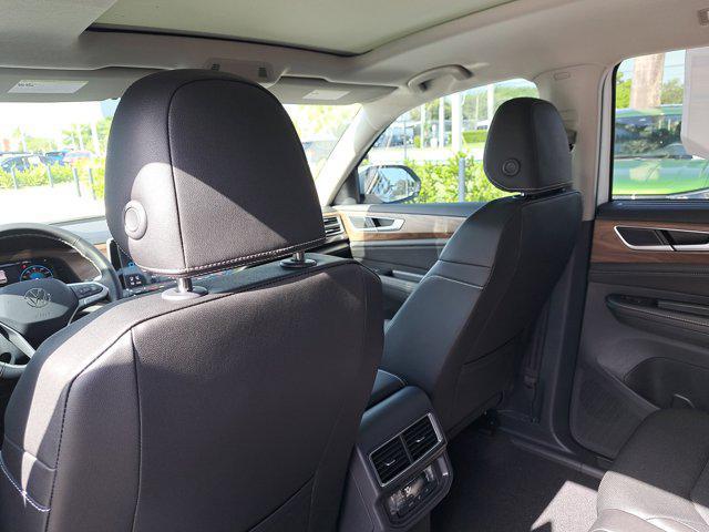 Photo of 2025 Pure White Volkswagen Atlas