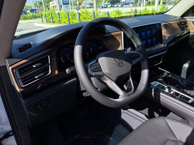 Photo of 2025 Pure White Volkswagen Atlas