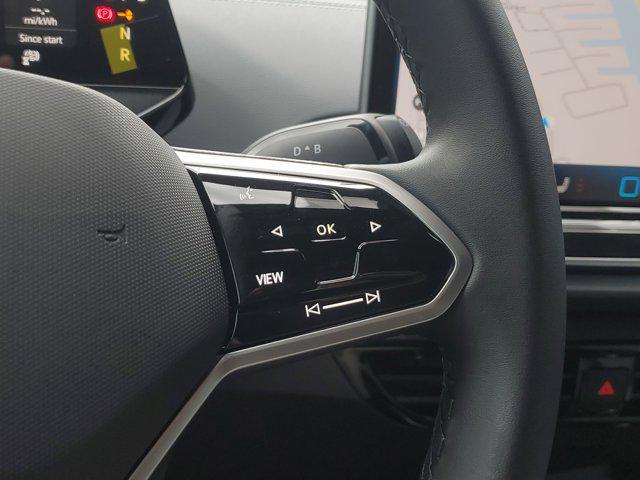 Photo of 2025 Silver Mist Metallic Volkswagen ID.4
