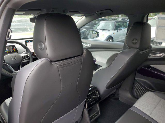 Photo of 2025 Silver Mist Metallic Volkswagen ID.4