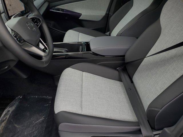 Photo of 2025 Silver Mist Metallic Volkswagen ID.4