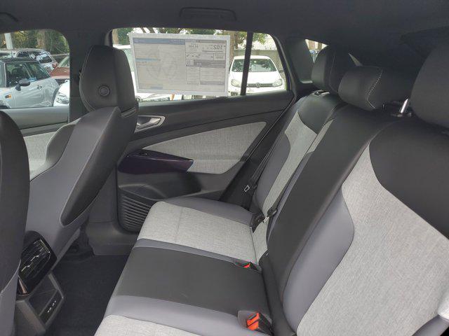Photo of 2025 Silver Mist Metallic Volkswagen ID.4