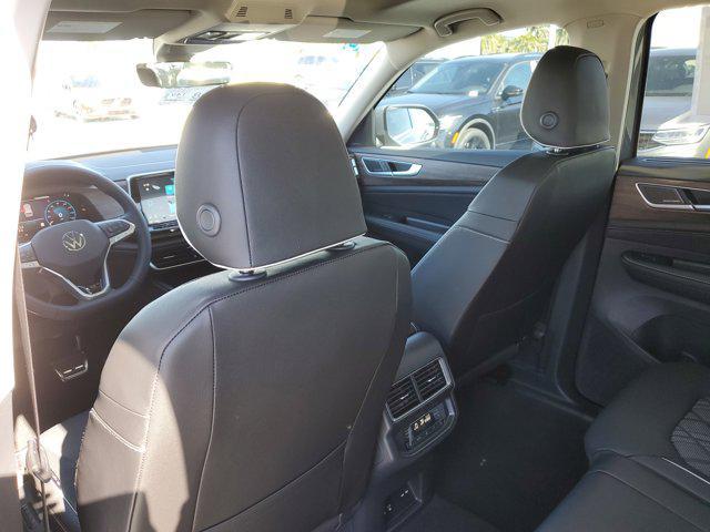Photo of 2025 Pure Gray Volkswagen Atlas