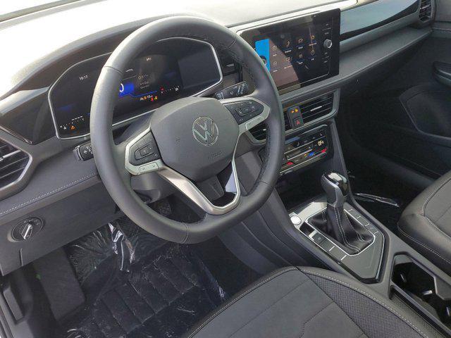 Photo of 2025 Bright Moss Green Metallic/Deep Black Roof Volkswagen Taos
