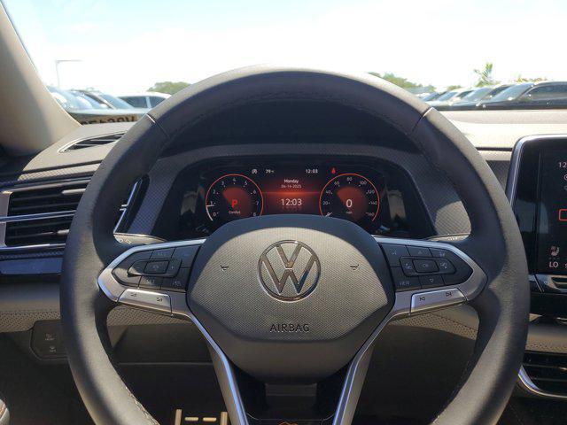 Photo of 2025 Deep Black Pearl Volkswagen Atlas