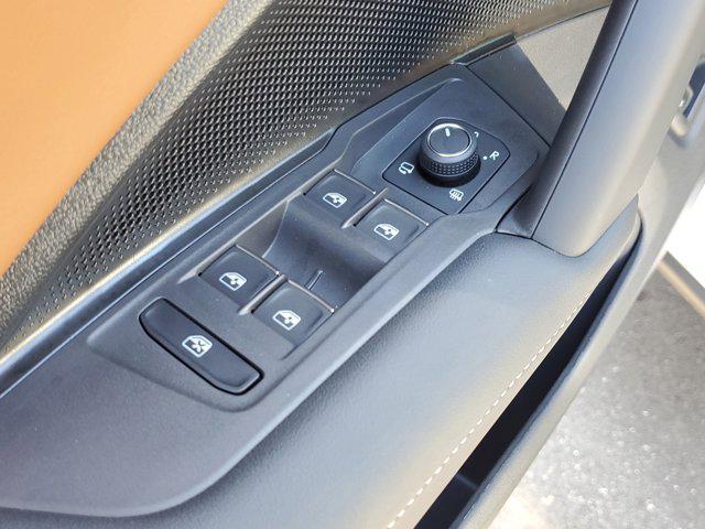 Photo of 2025 Opal White Pearl Volkswagen Tiguan