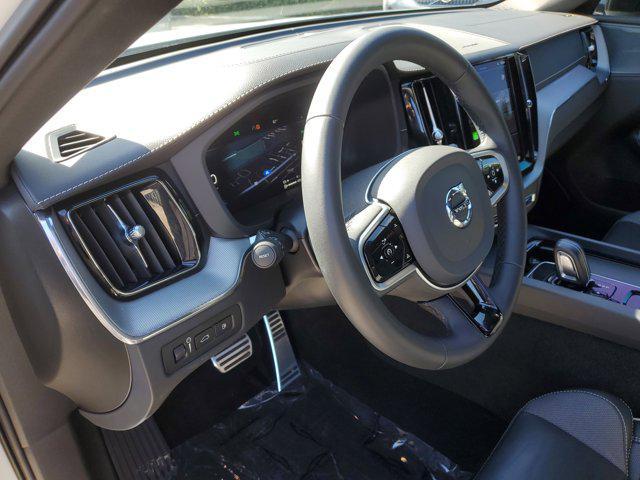 Photo of 2022 Crystal White Metallic Volvo XC60 Recharge Plug-In Hybrid