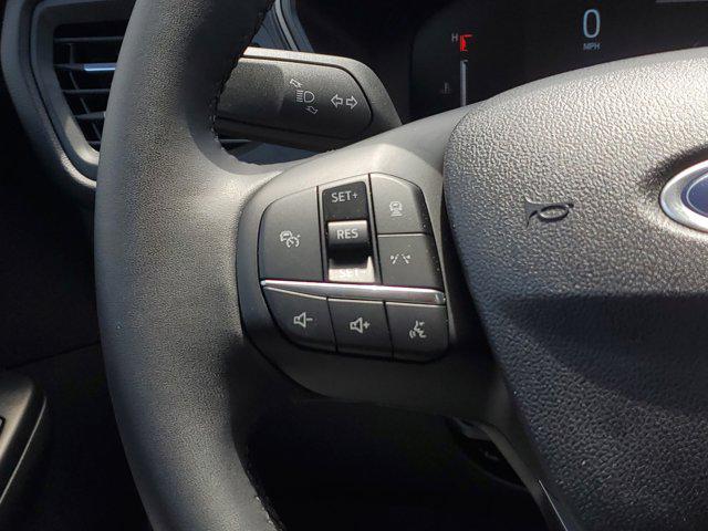 Photo of 2024 Silver Metallic Ford Escape