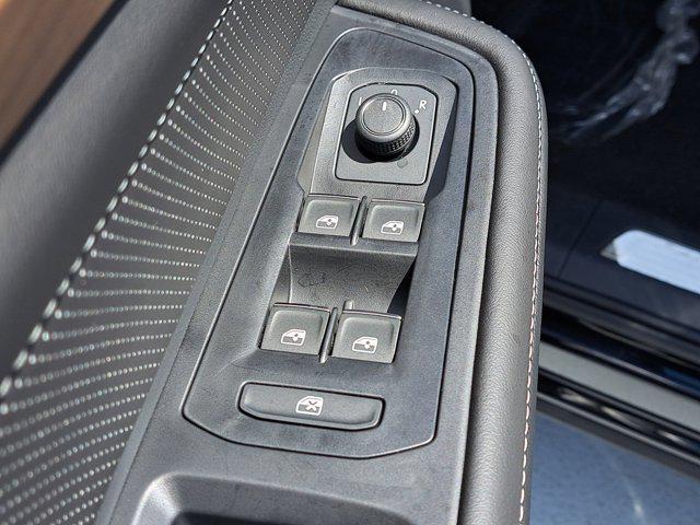 Photo of 2025 Deep Black Pearl Volkswagen Atlas