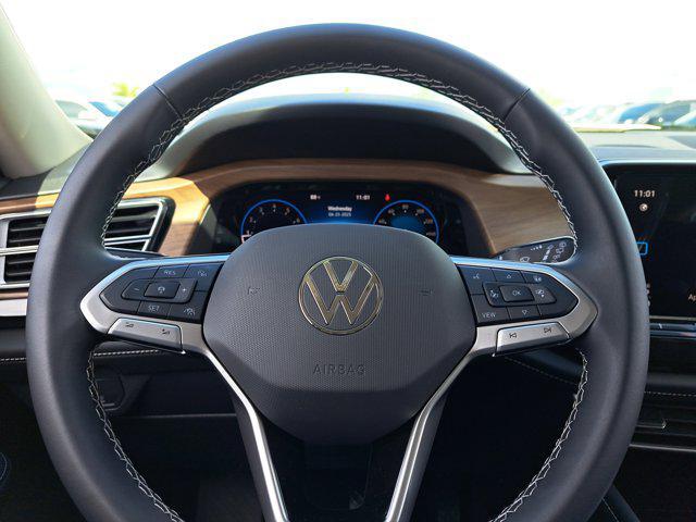 Photo of 2025 Deep Black Pearl Volkswagen Atlas