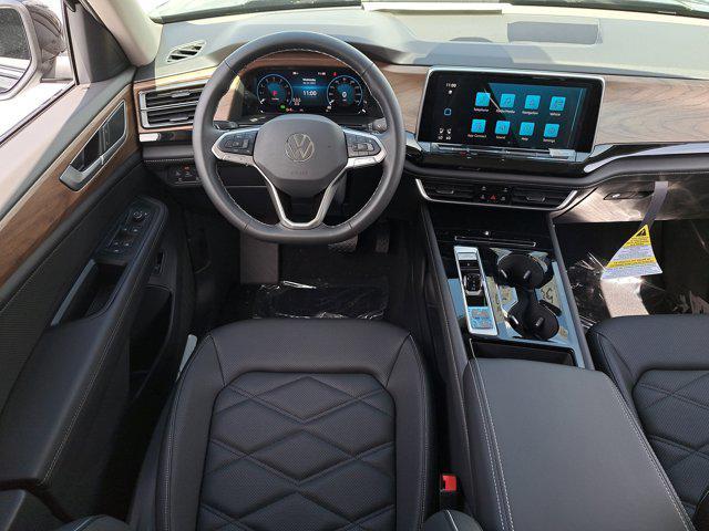 Photo of 2025 Deep Black Pearl Volkswagen Atlas