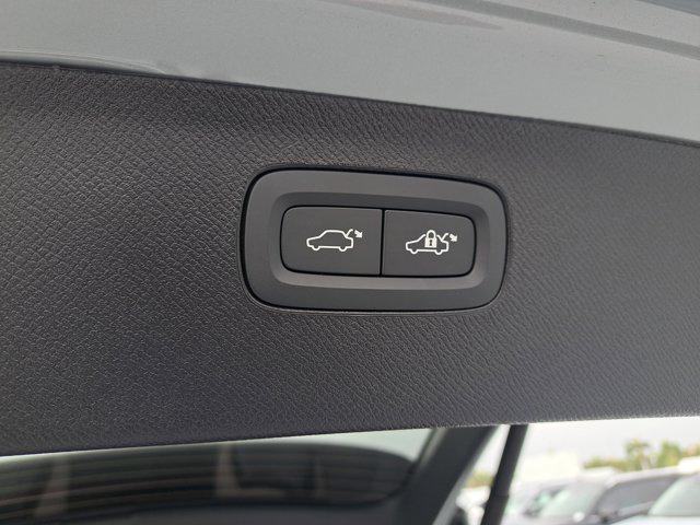Photo of 2026 Denim Blue Metallic Volvo XC90