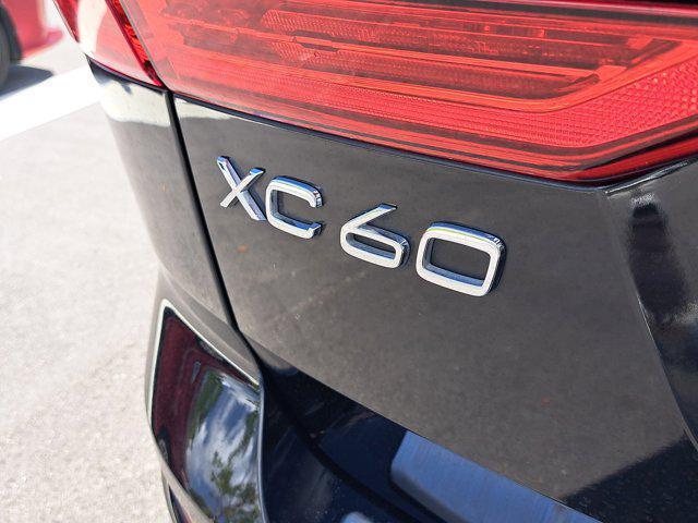 Photo of 2022 Onyx Black Metallic Volvo XC60
