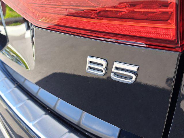 Photo of 2022 Onyx Black Metallic Volvo XC60