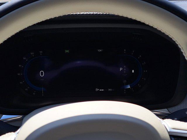 Photo of 2022 Onyx Black Metallic Volvo XC60