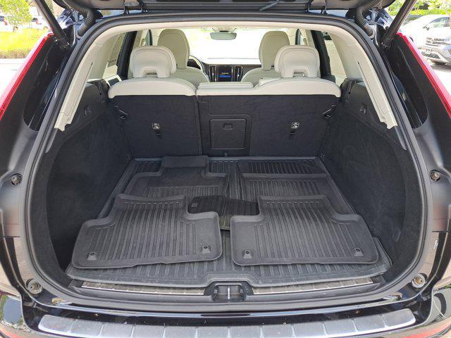 Photo of 2022 Onyx Black Metallic Volvo XC60
