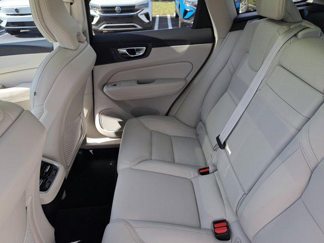 Photo of 2022 Onyx Black Metallic Volvo XC60