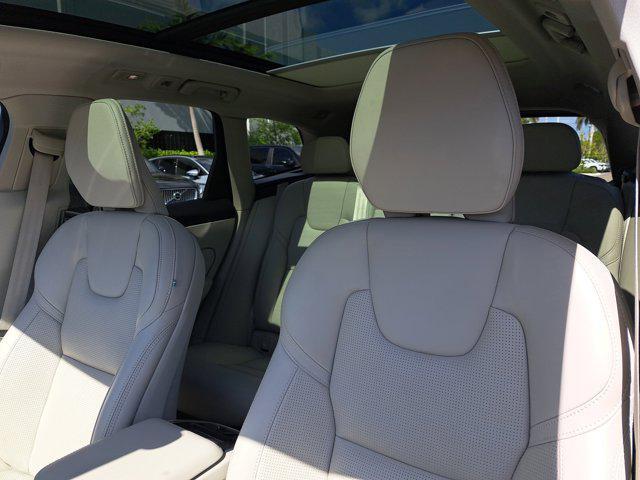 Photo of 2022 Onyx Black Metallic Volvo XC60
