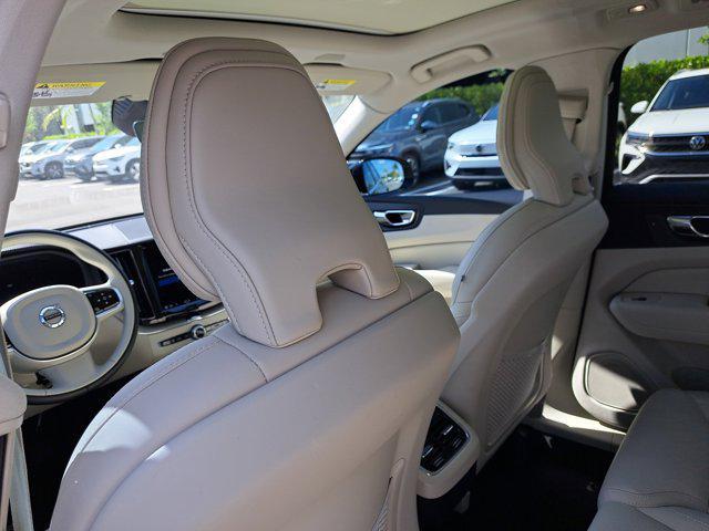 Photo of 2022 Onyx Black Metallic Volvo XC60