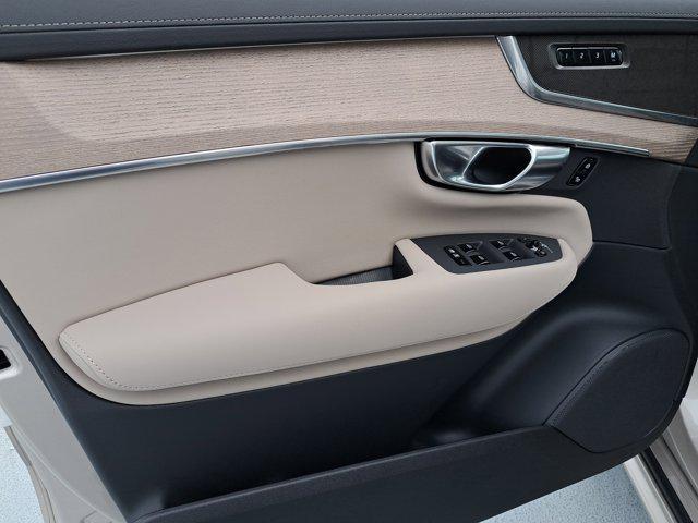 Photo of 2025 Bright Dusk Metallic Volvo XC90