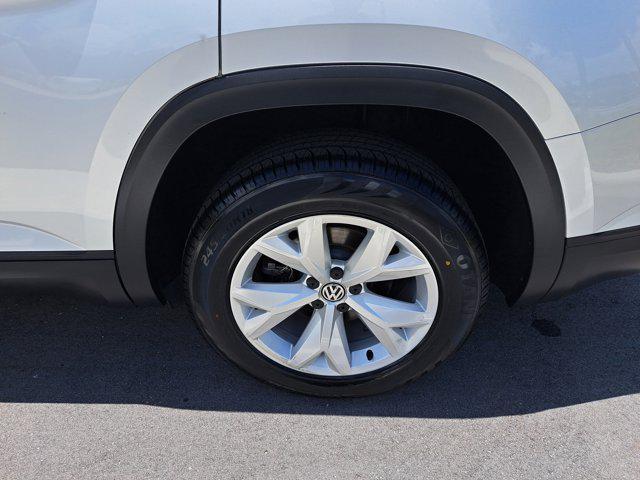 Photo of 2018 Reflex Silver Metallic Volkswagen Atlas