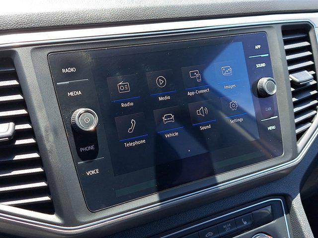 Photo of 2018 Reflex Silver Metallic Volkswagen Atlas