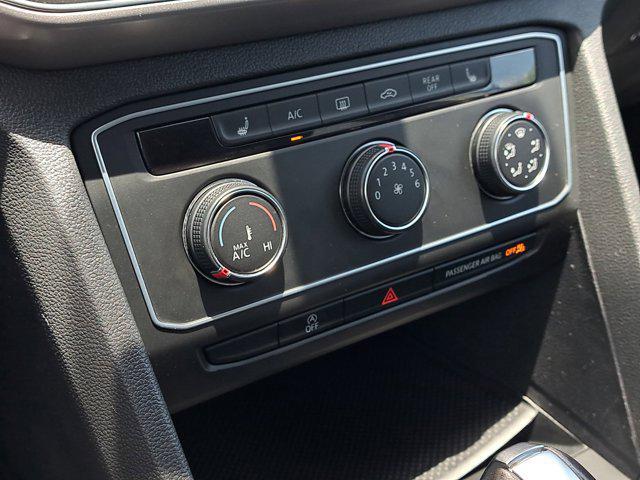 Photo of 2018 Reflex Silver Metallic Volkswagen Atlas