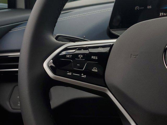 Photo of 2025 Opal White w/Black Roof Volkswagen ID.4