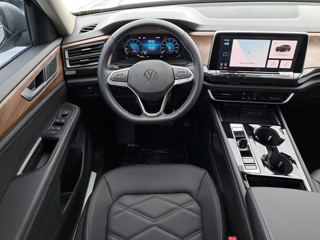 Photo of 2025 Silver Mist Metallic Volkswagen Atlas