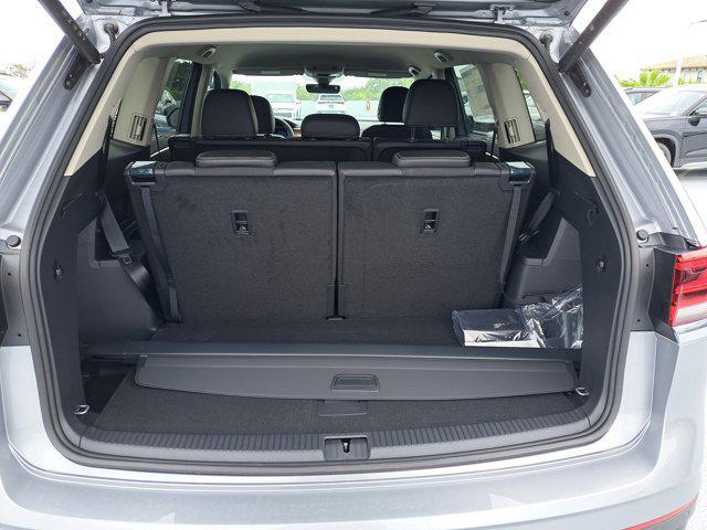 Photo of 2025 Silver Mist Metallic Volkswagen Atlas