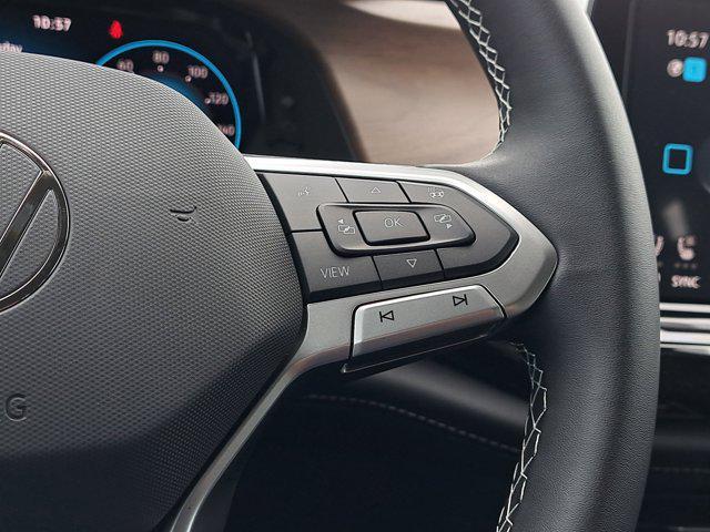Photo of 2025 Silver Mist Metallic Volkswagen Atlas