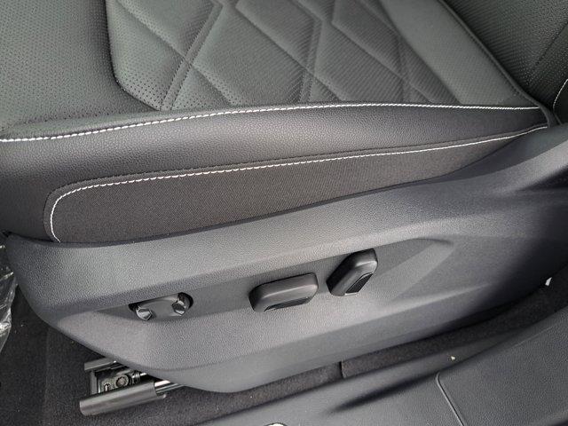 Photo of 2025 Silver Mist Metallic Volkswagen Atlas