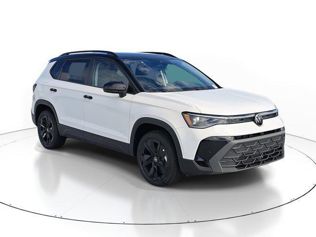 Photo of 2025 Pure White w/Deep Black Roof Volkswagen Taos