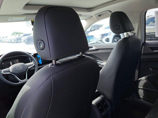 Photo of 2025 Pure White w/Deep Black Roof Volkswagen Taos