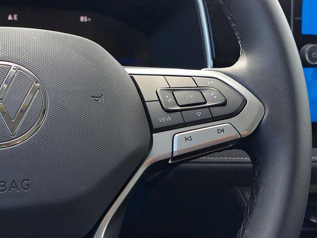 Photo of 2025 Pure White w/Deep Black Roof Volkswagen Taos