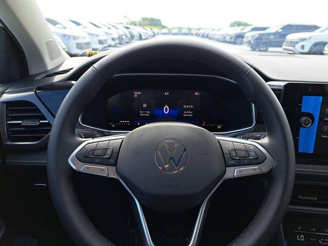 Photo of 2025 Pure White w/Deep Black Roof Volkswagen Taos