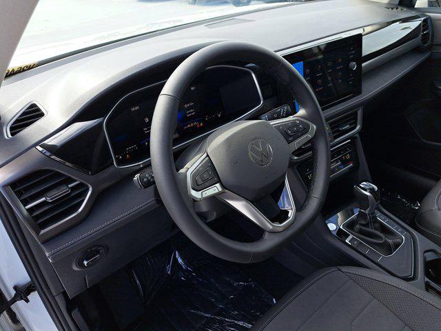 Photo of 2025 Pure White w/Deep Black Roof Volkswagen Taos