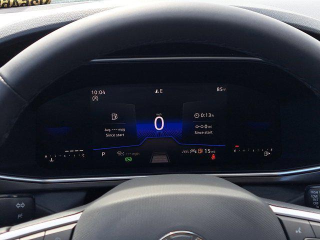 Photo of 2025 Pure White w/Deep Black Roof Volkswagen Taos