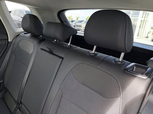 Photo of 2025 Pure White w/Deep Black Roof Volkswagen Taos