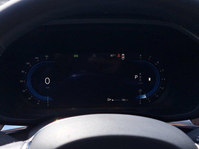 Photo of 2023 Crystal White Metallic Volvo XC60