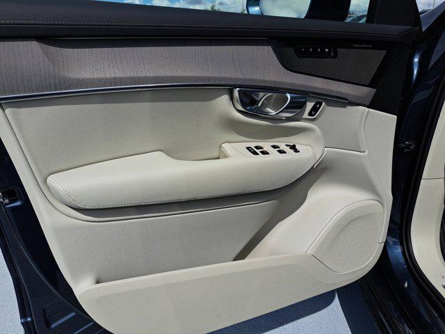 Photo of 2026 Denim Blue Metallic Volvo XC90