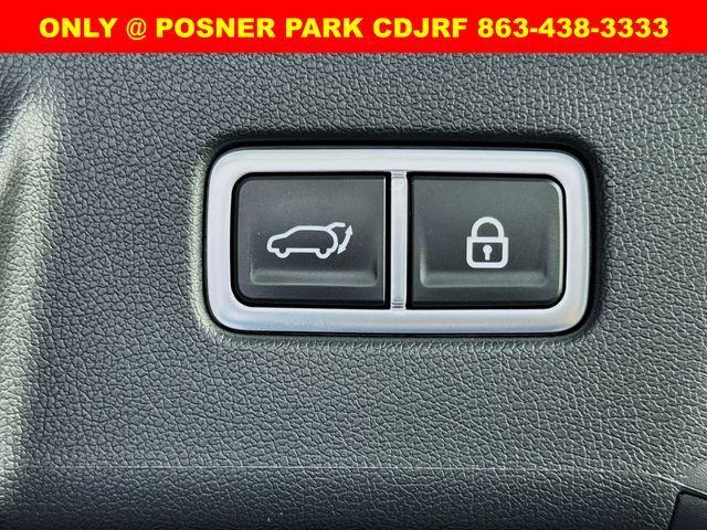Photo of 2023 Wolf Gray Kia Sorento
