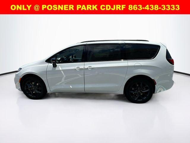 Photo of 2026 PW7 Chrysler Pacifica