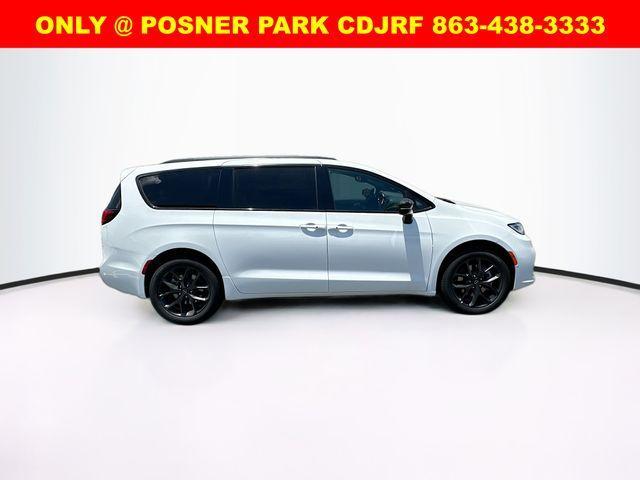 Photo of 2026 PW7 Chrysler Pacifica
