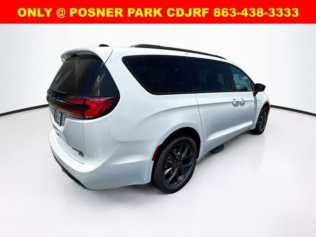 Photo of 2026 PW7 Chrysler Pacifica
