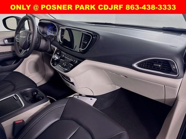 Photo of 2023 Fathom Blue Pearlcoat Chrysler Pacifica
